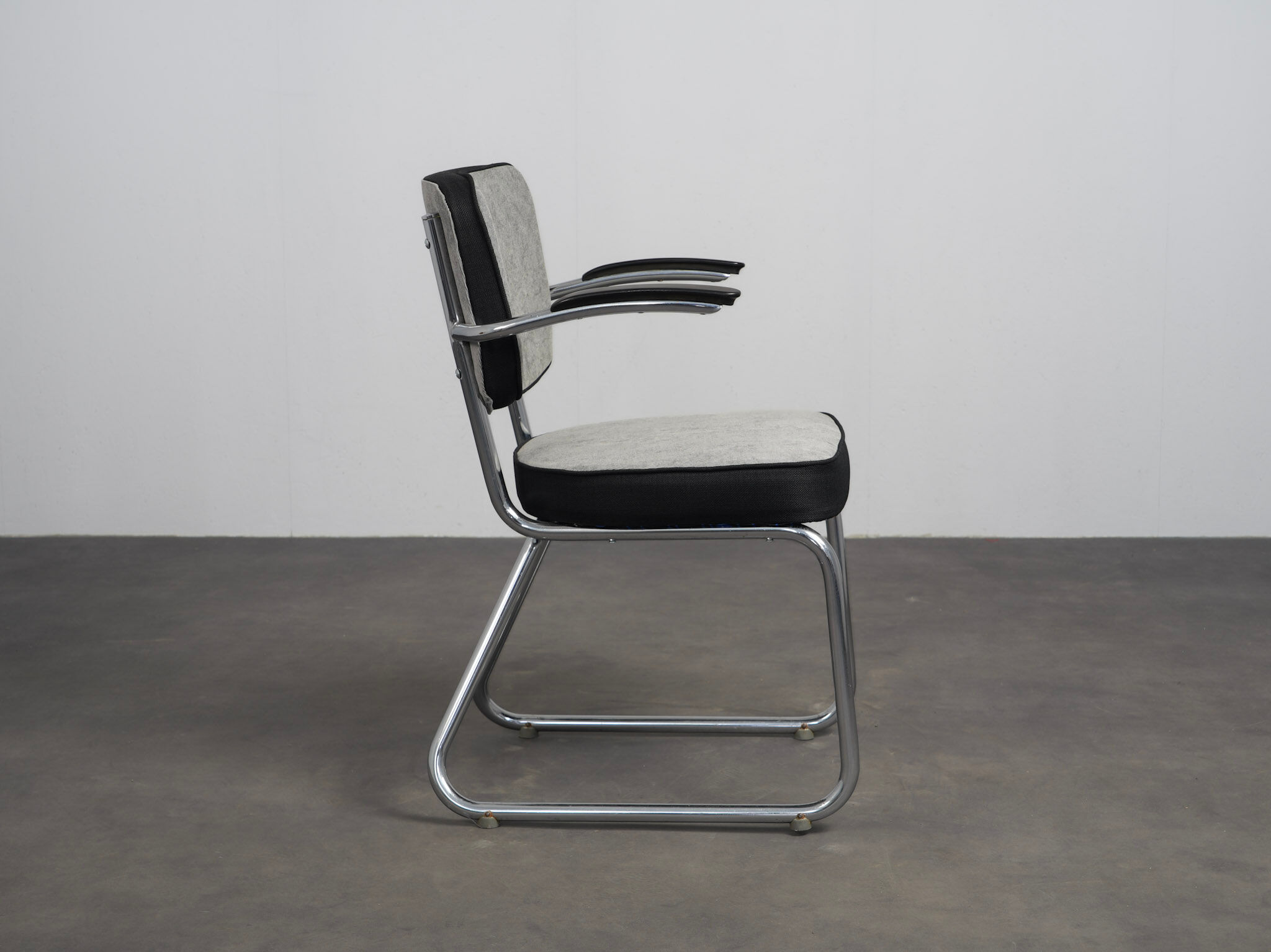 Fauteuil moderniste par Ahrend de Cirkel, Pays-Bas, années 1960.