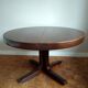 Extendable round table on central support