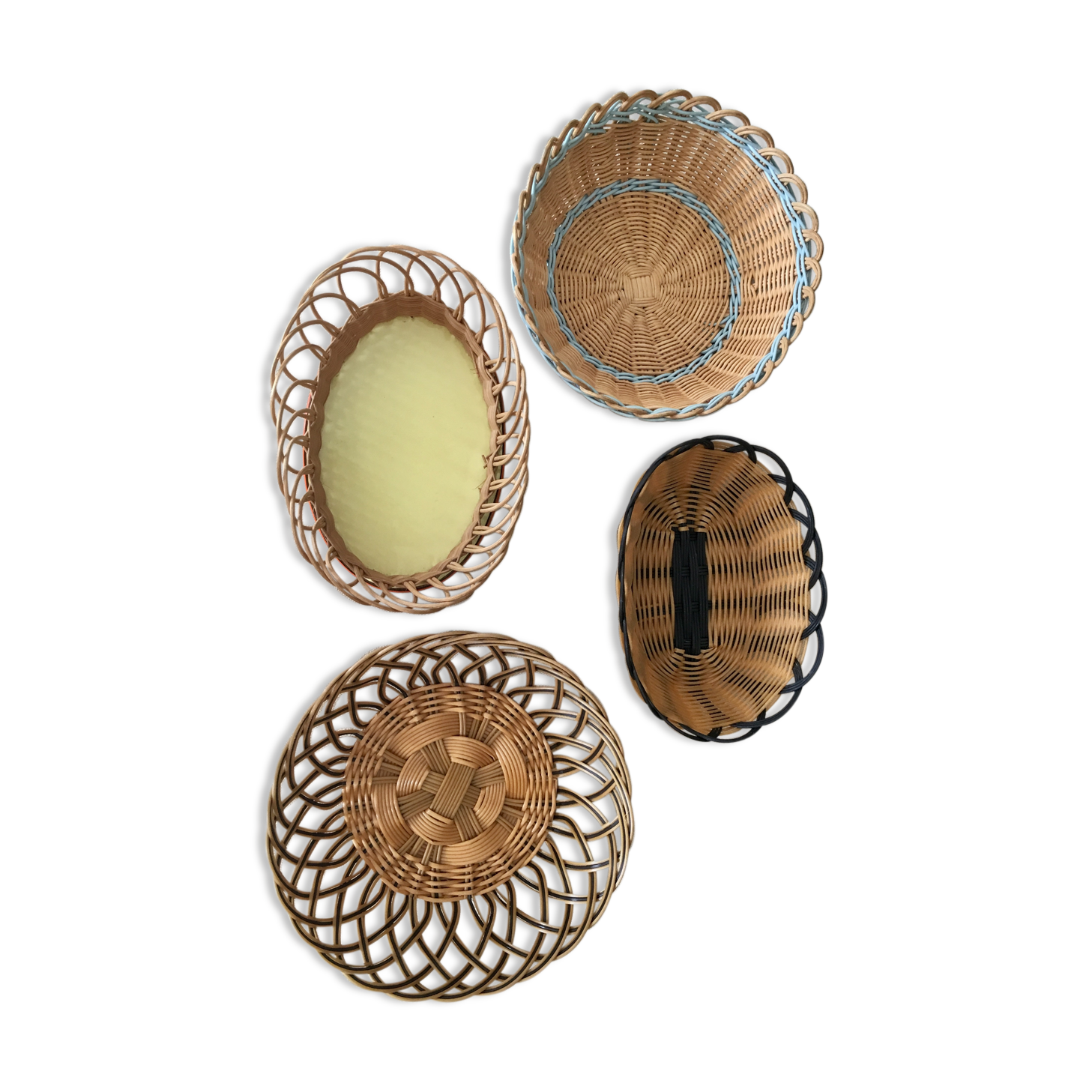 Lot of 4 rattan baskets and plastic vintage