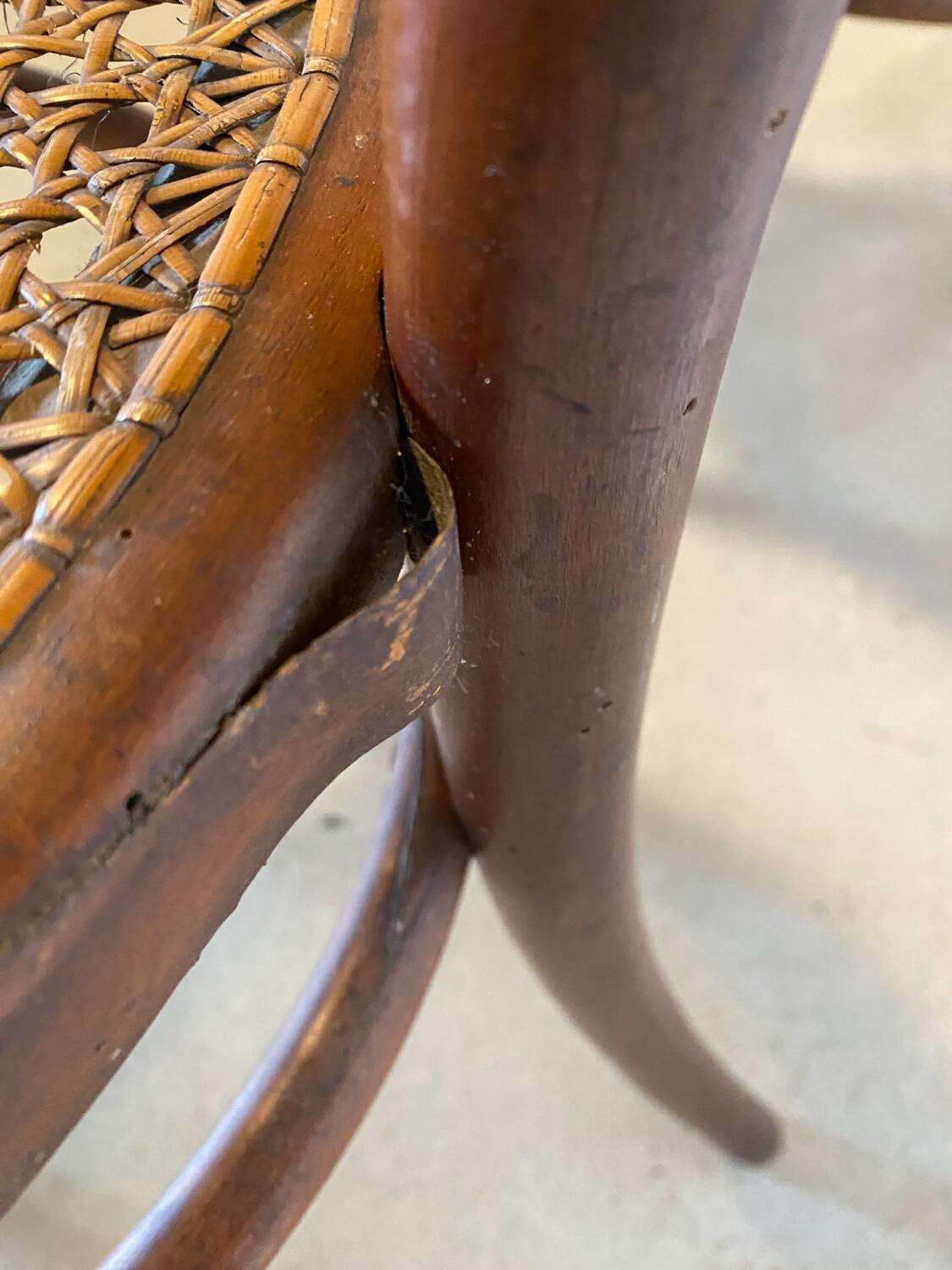 4 chaises bistrot Fischel en bois courbé et cannage