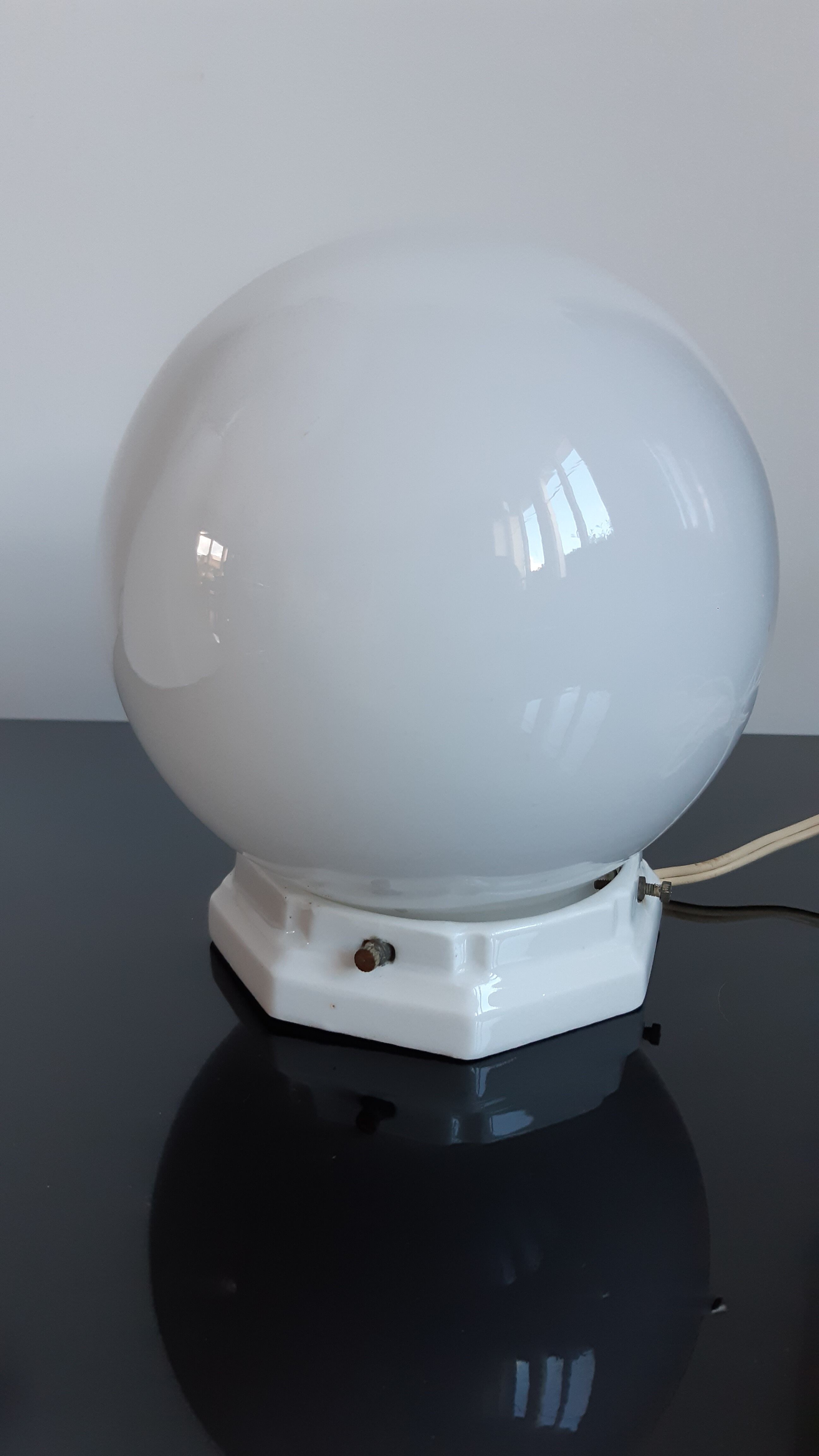 Table lamp ball in opaline and foot porcelain art deco