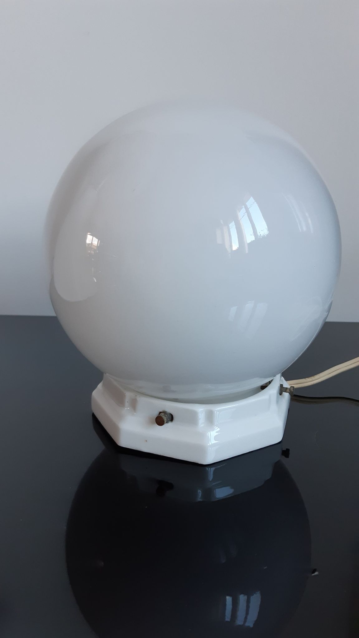 Table lamp ball in opaline and foot porcelain art deco