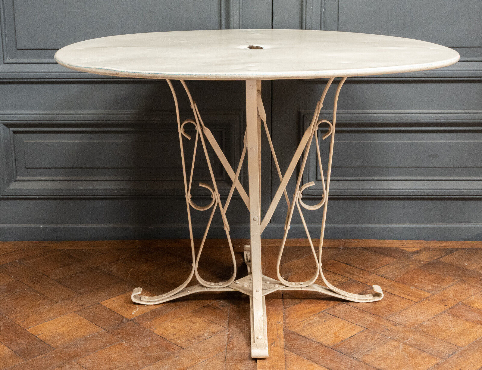 Table in painted sheet metal garden furniture ironwork 1950 base