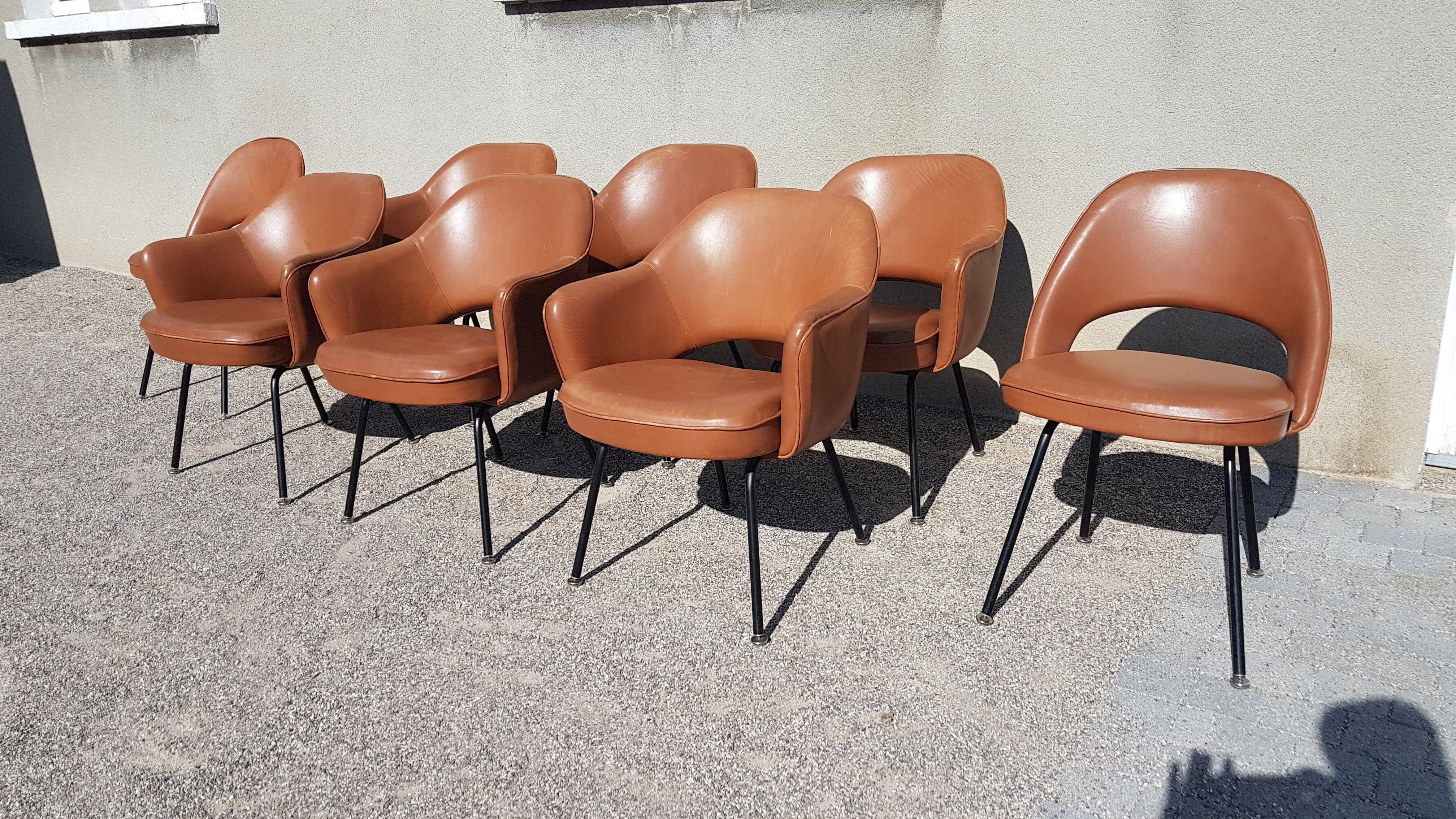 Set of 6 chairs and 2 knoll conference leather chairs