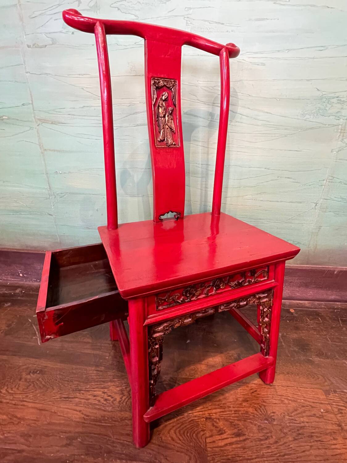 Concubine chair