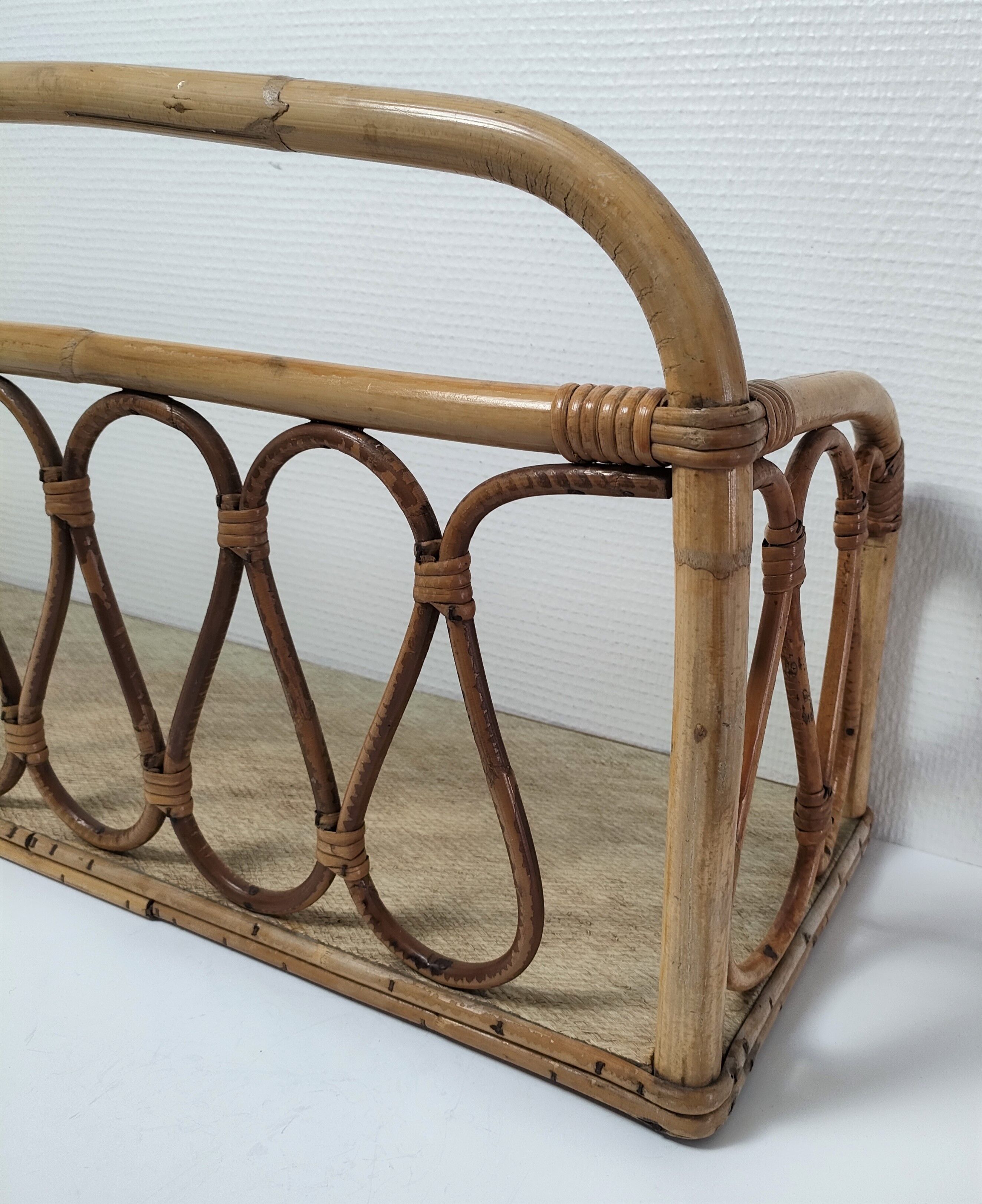 Shelf in curved bamboo and vintage rattan