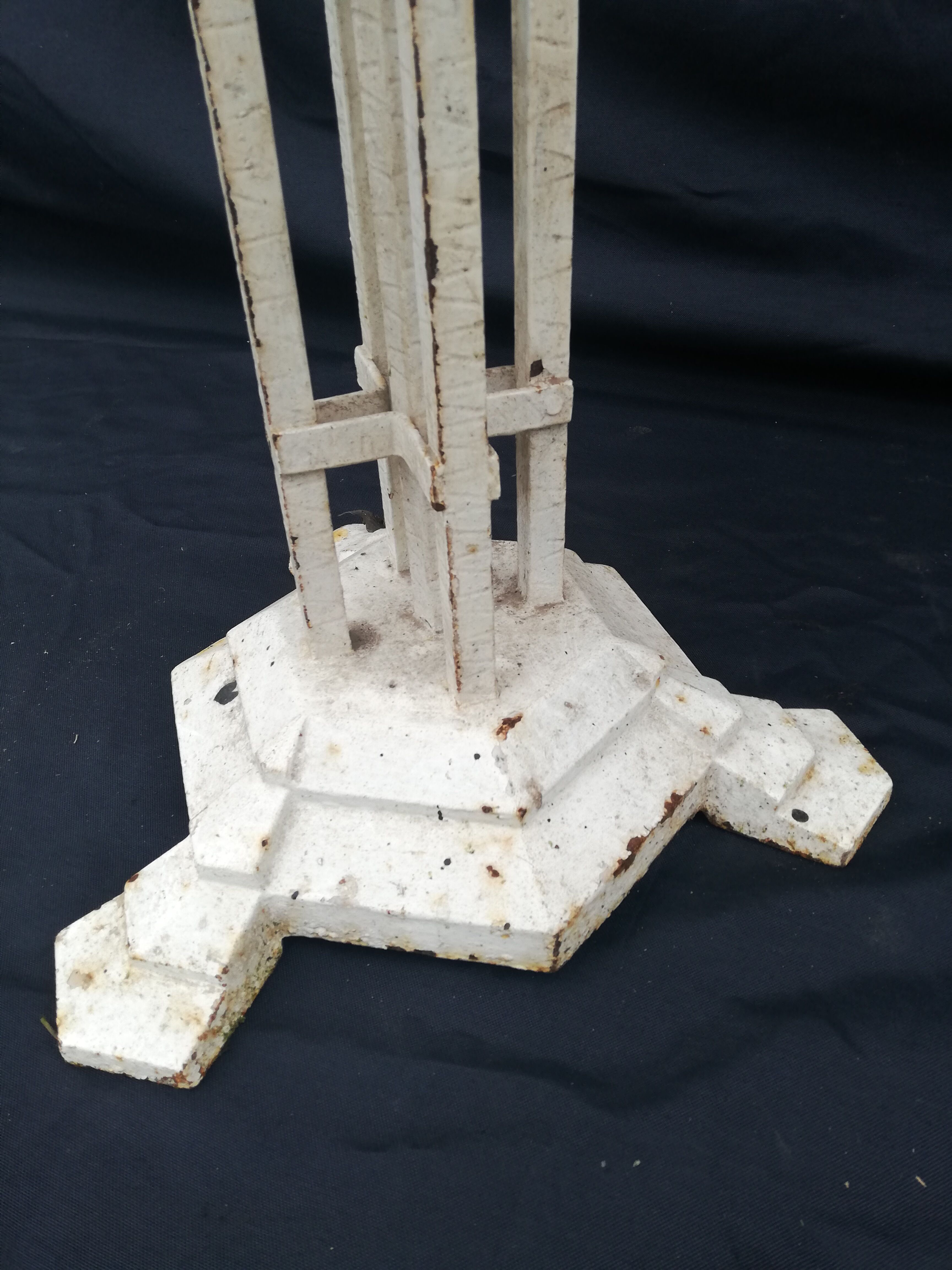 Guéridon old bistro brewery art deco