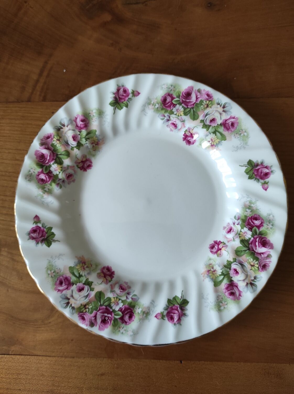 Crownford Giftware Corp Plate