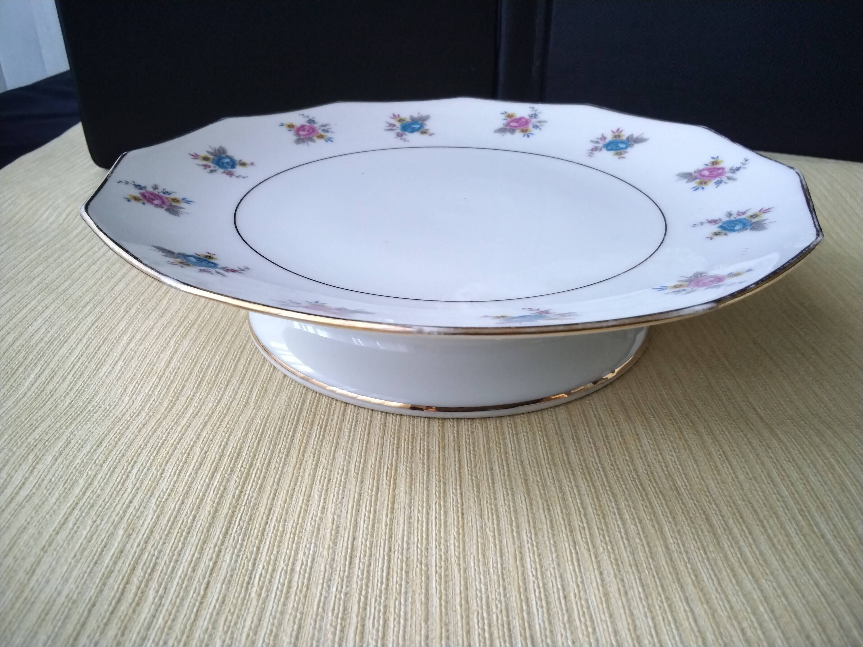 Compote dish, footed bowl in Limoges porcelain.