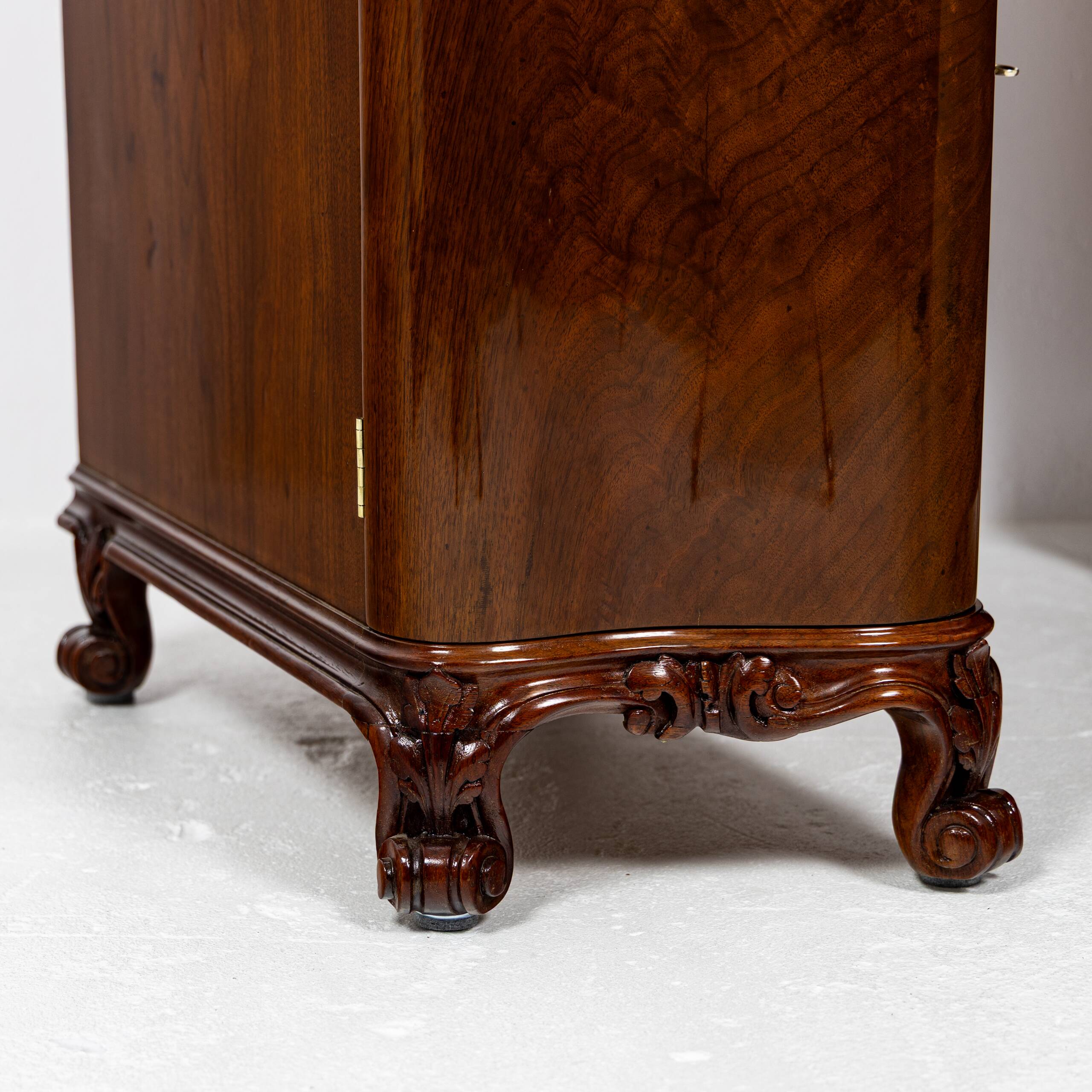 Small lady's desk Louis-Philippe in walnut 1840-1860