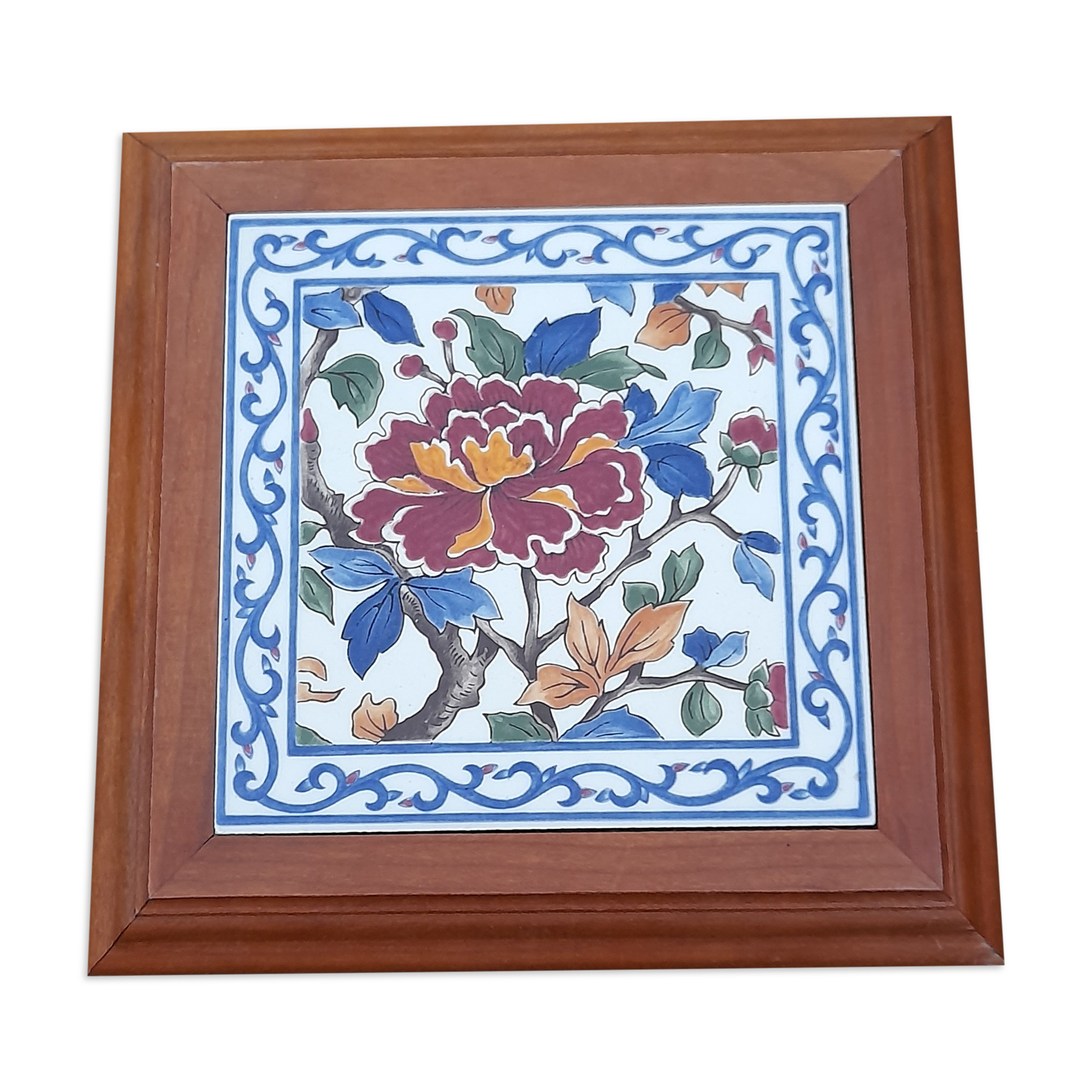 Underside of flat wood and faience floral pattern - retro