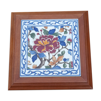 Underside of flat wood and faience floral pattern - retro