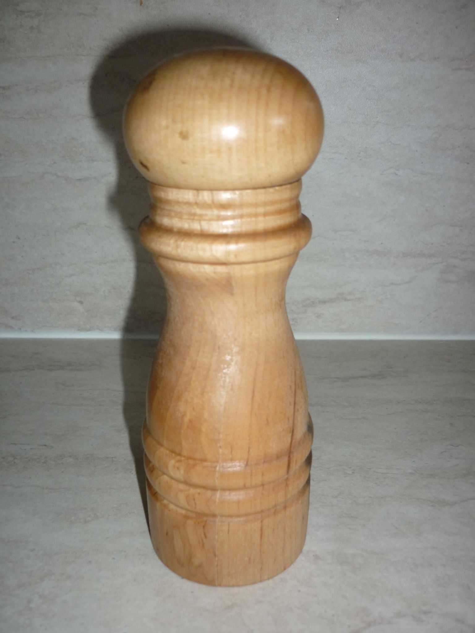 Moulin à poivre en bois tourné