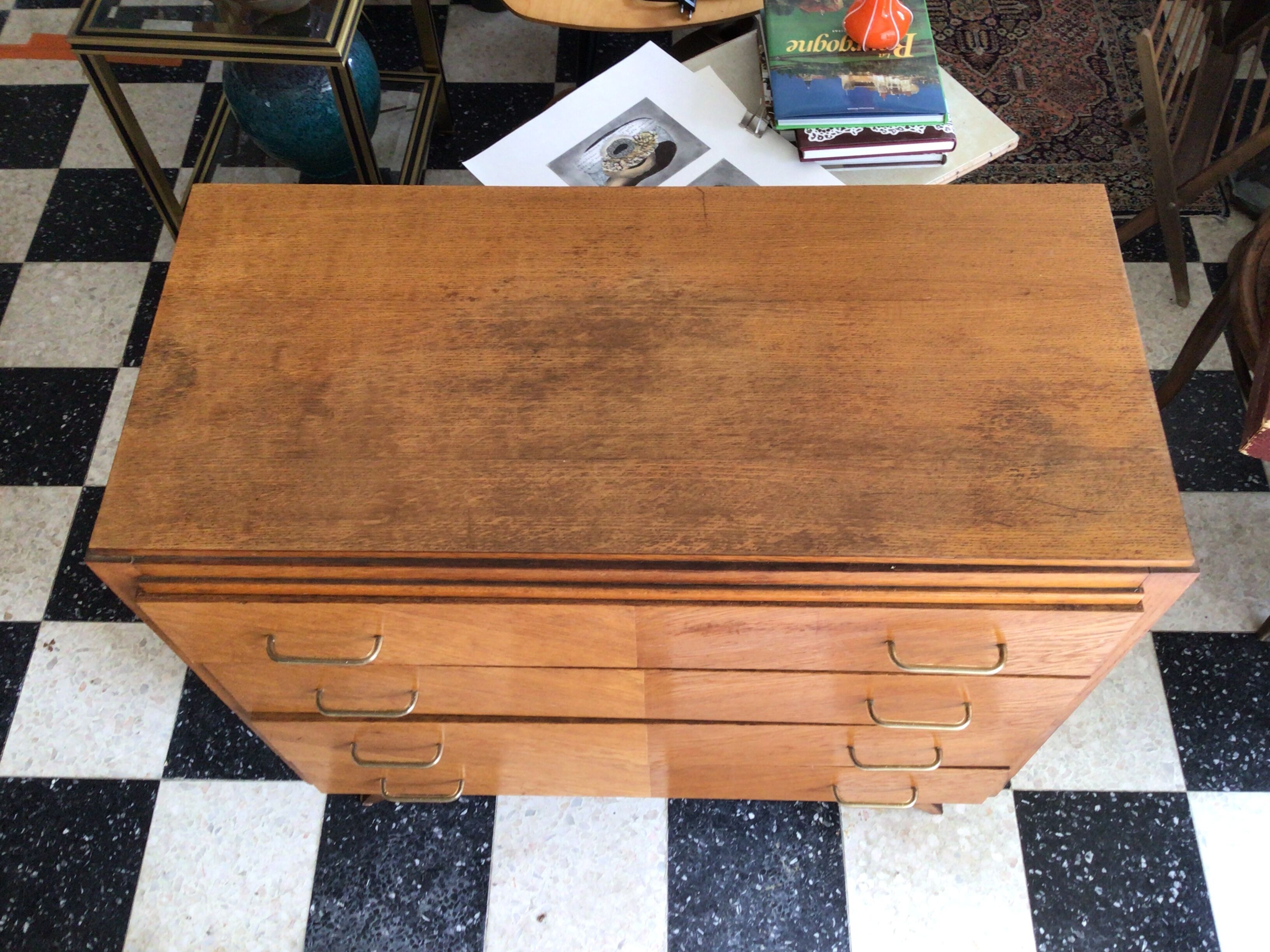 Commode year 60 compass feet