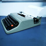 Olivetti Typewriter Lettera 22