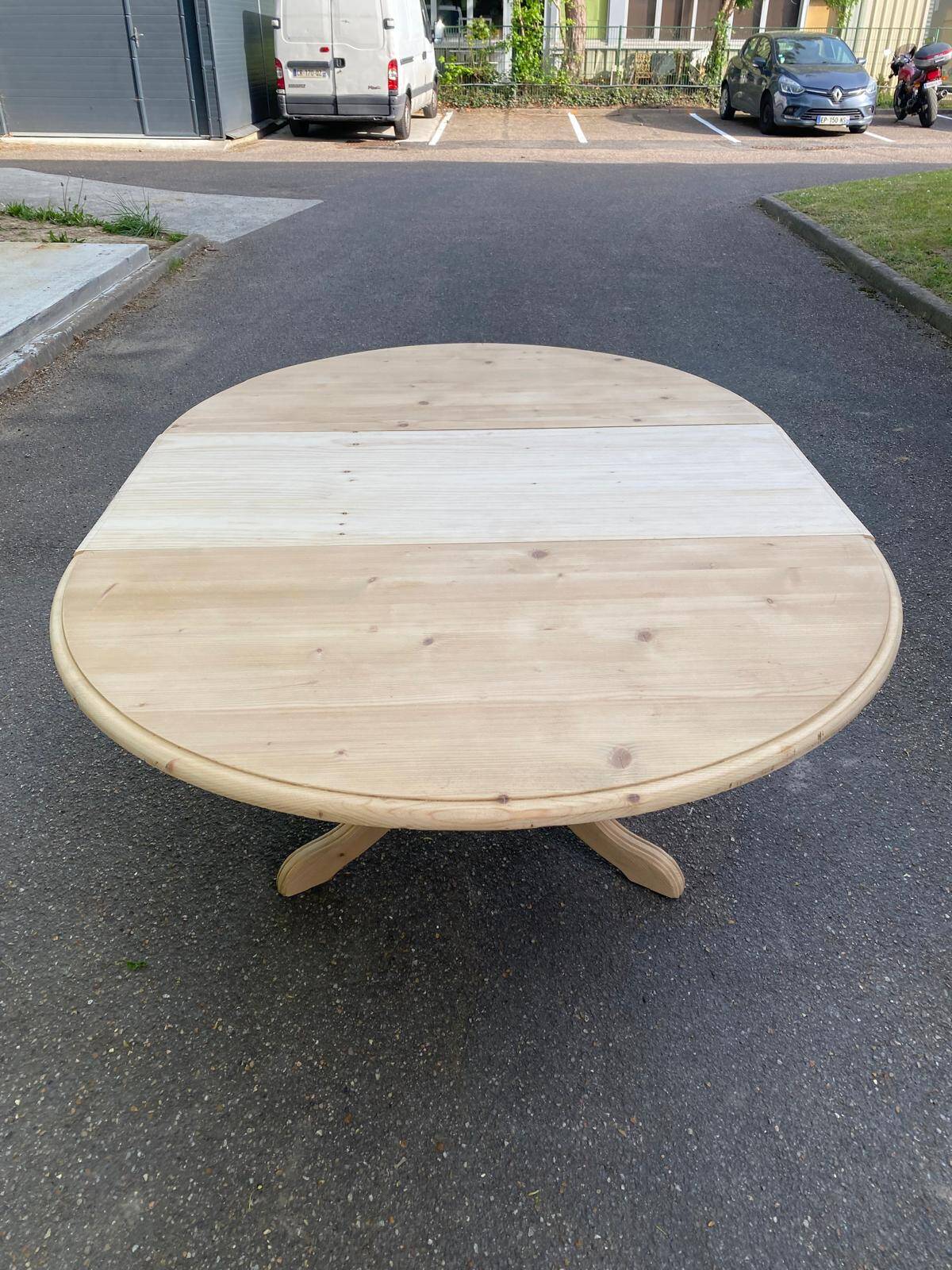 Interior's extendable solid wood round table tripod 160cm