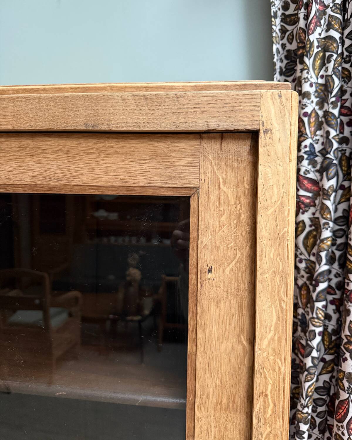 Small Parisian Art Deco showcase