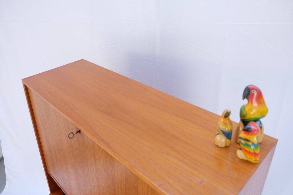 Commode en teck style années 60/70, avec bar, style rétro années 60/70.
