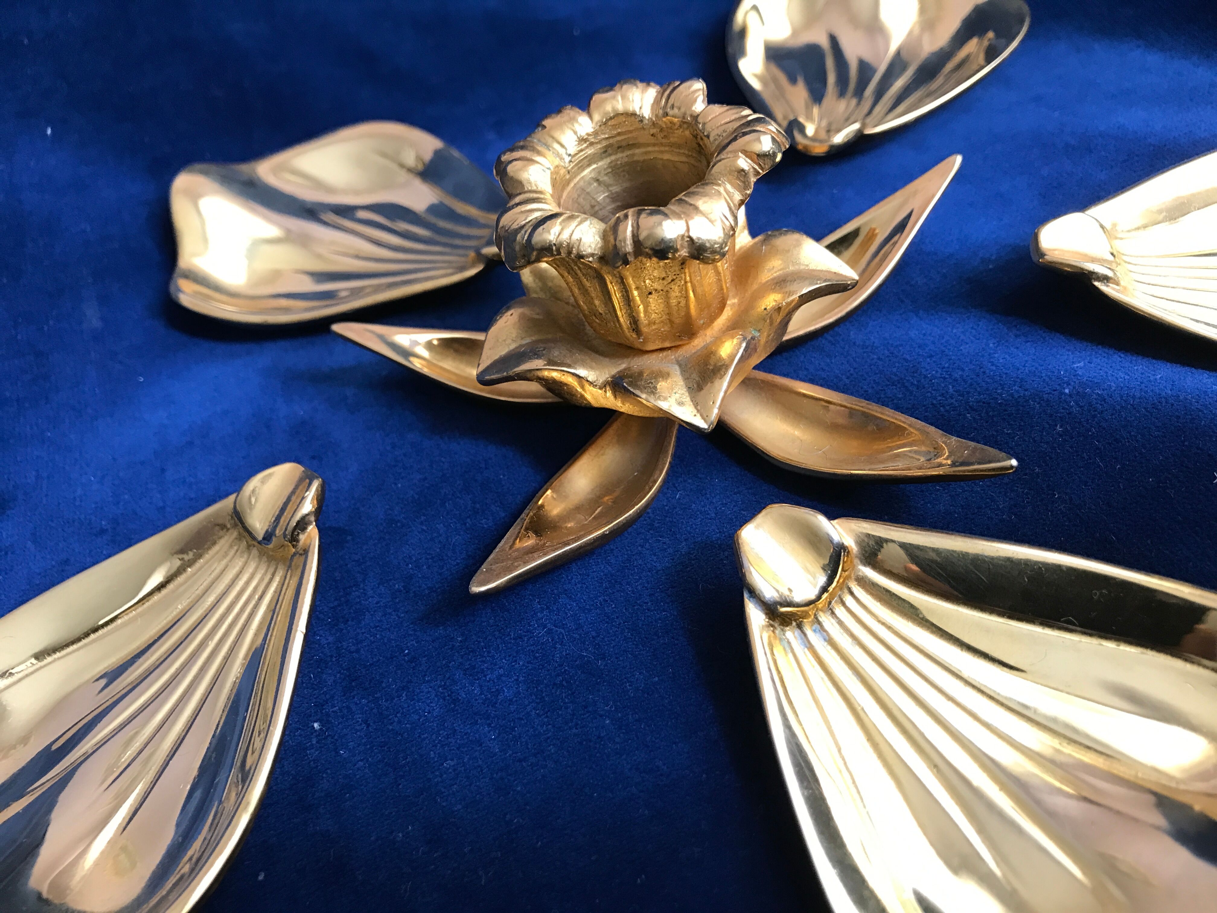 Flower candle holder with 5 ashtrays