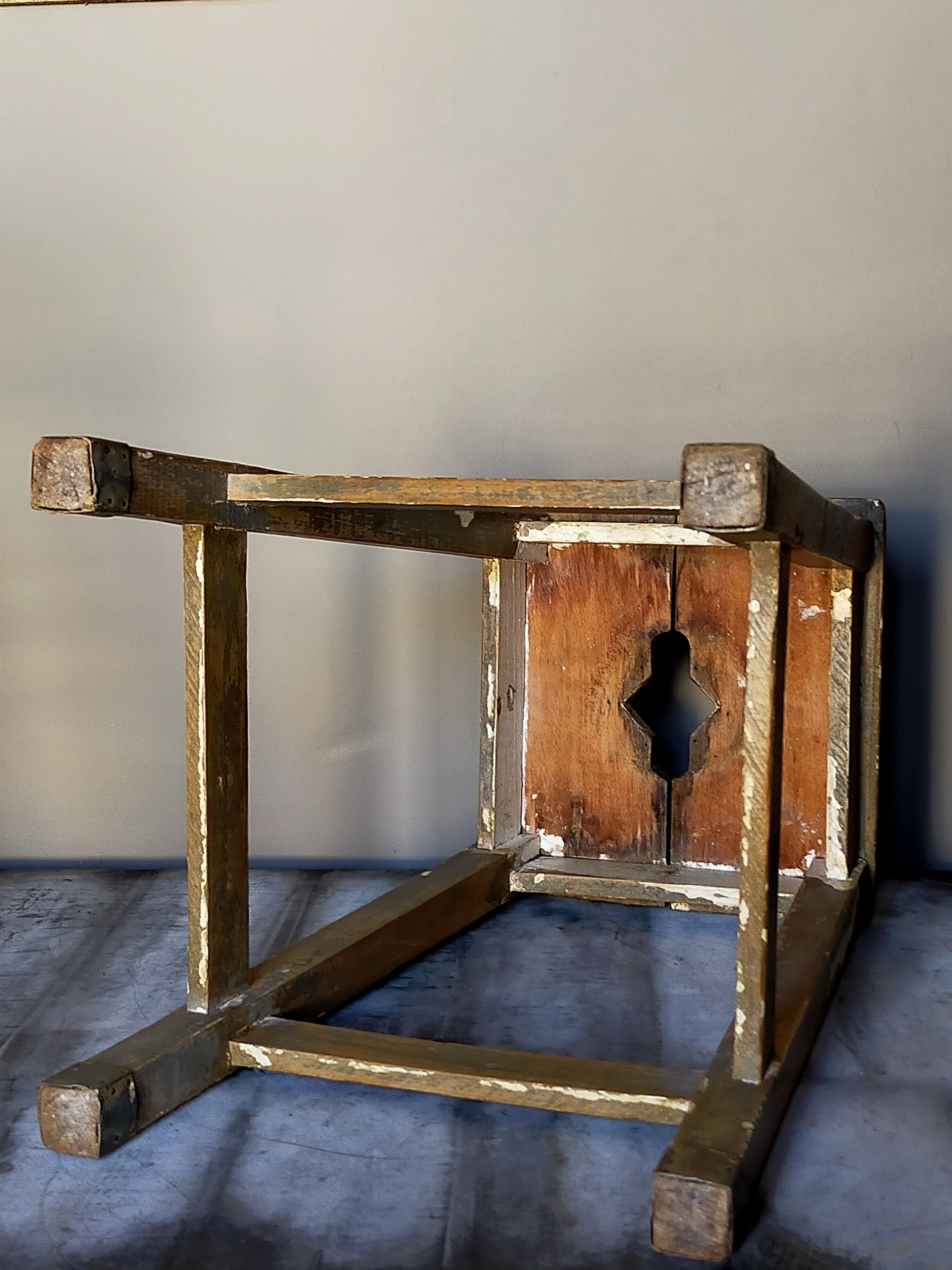 Tabouret d'atelier ancien à poignée