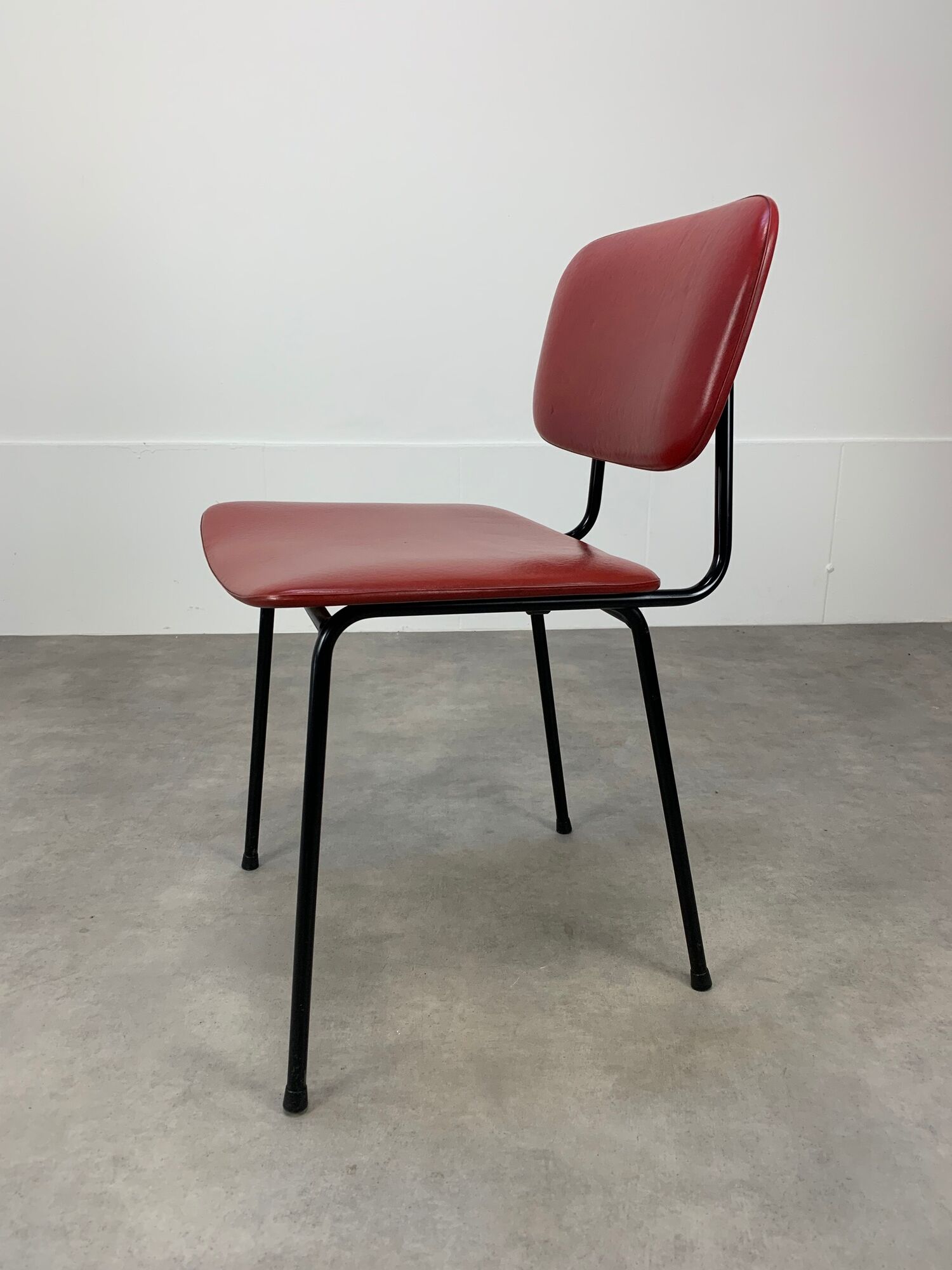 Airborne chair model Carolina Prefacto, 1950, metal and red skaï