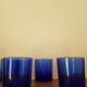 Lors de 5 petits verres en cristal bleu