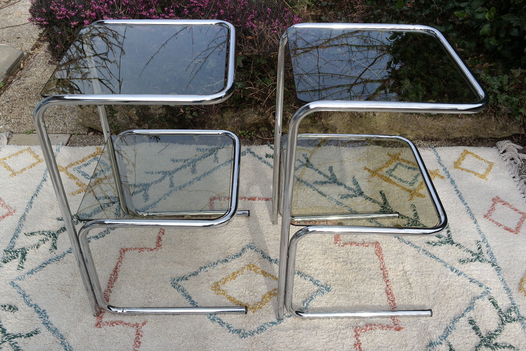 Paire de chevets chrome et verre fumé vintage 70