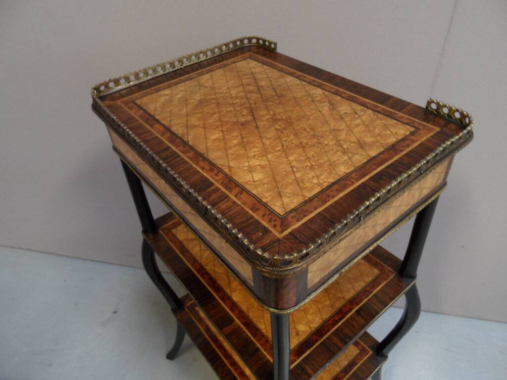 Table d'appoint antique Napoléon 3 avec marqueterie