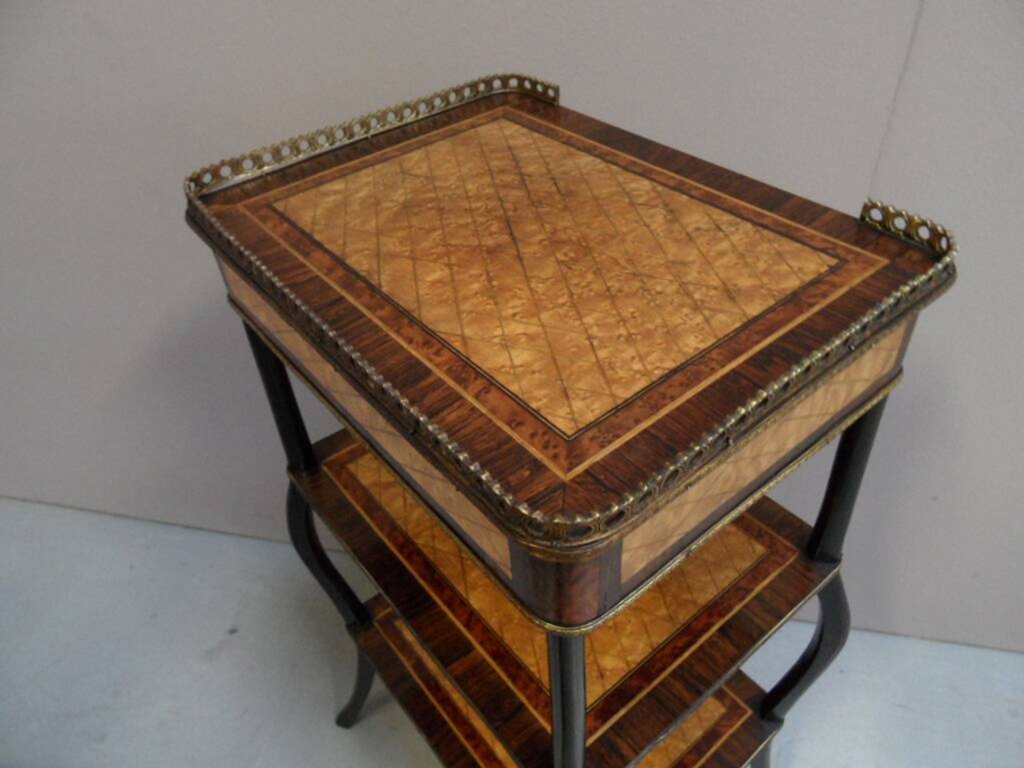 Table d'appoint antique Napoléon 3 avec marqueterie