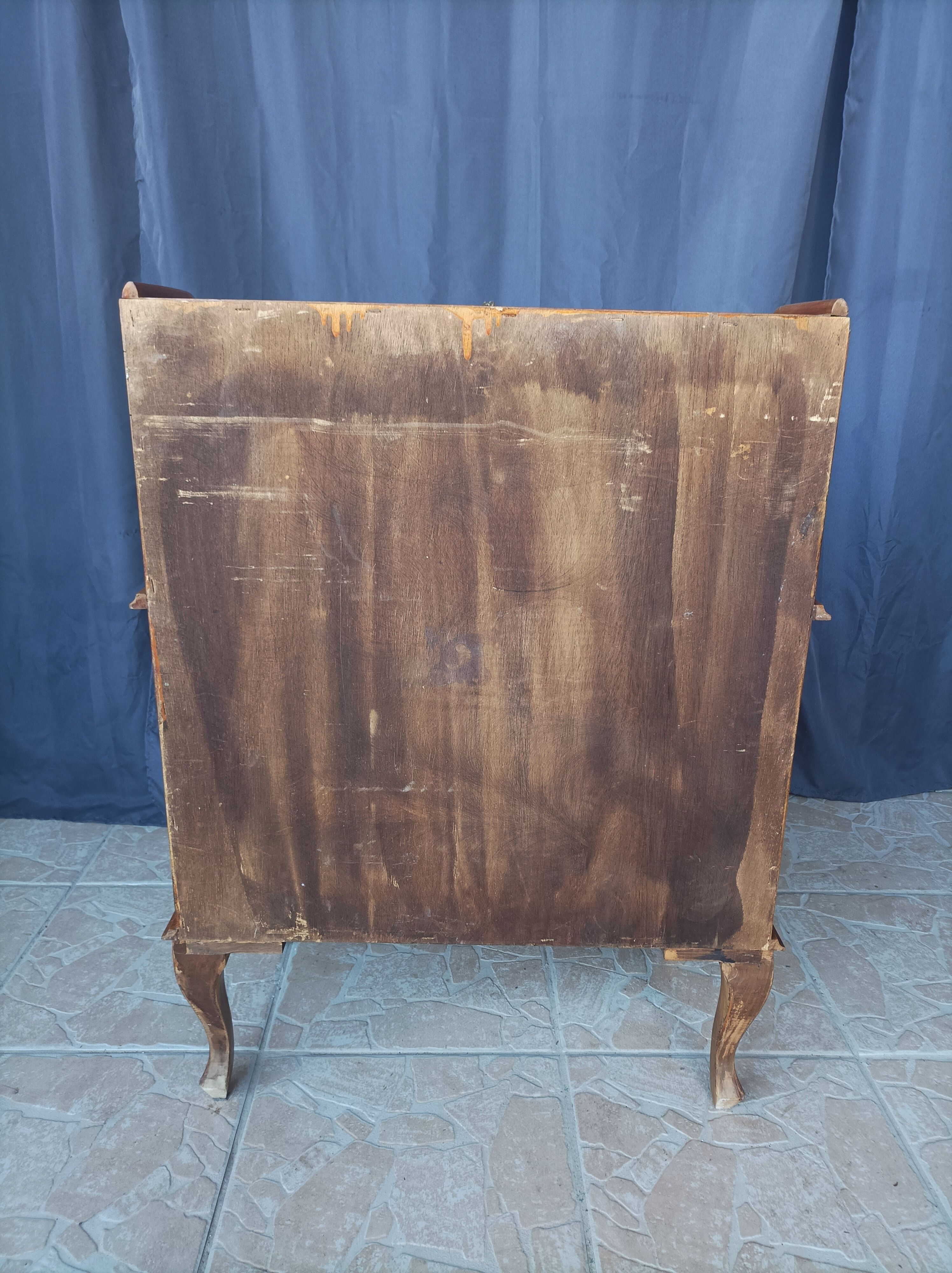 Walnut bramble secretary