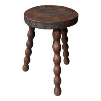 Tripod or cowherd stool