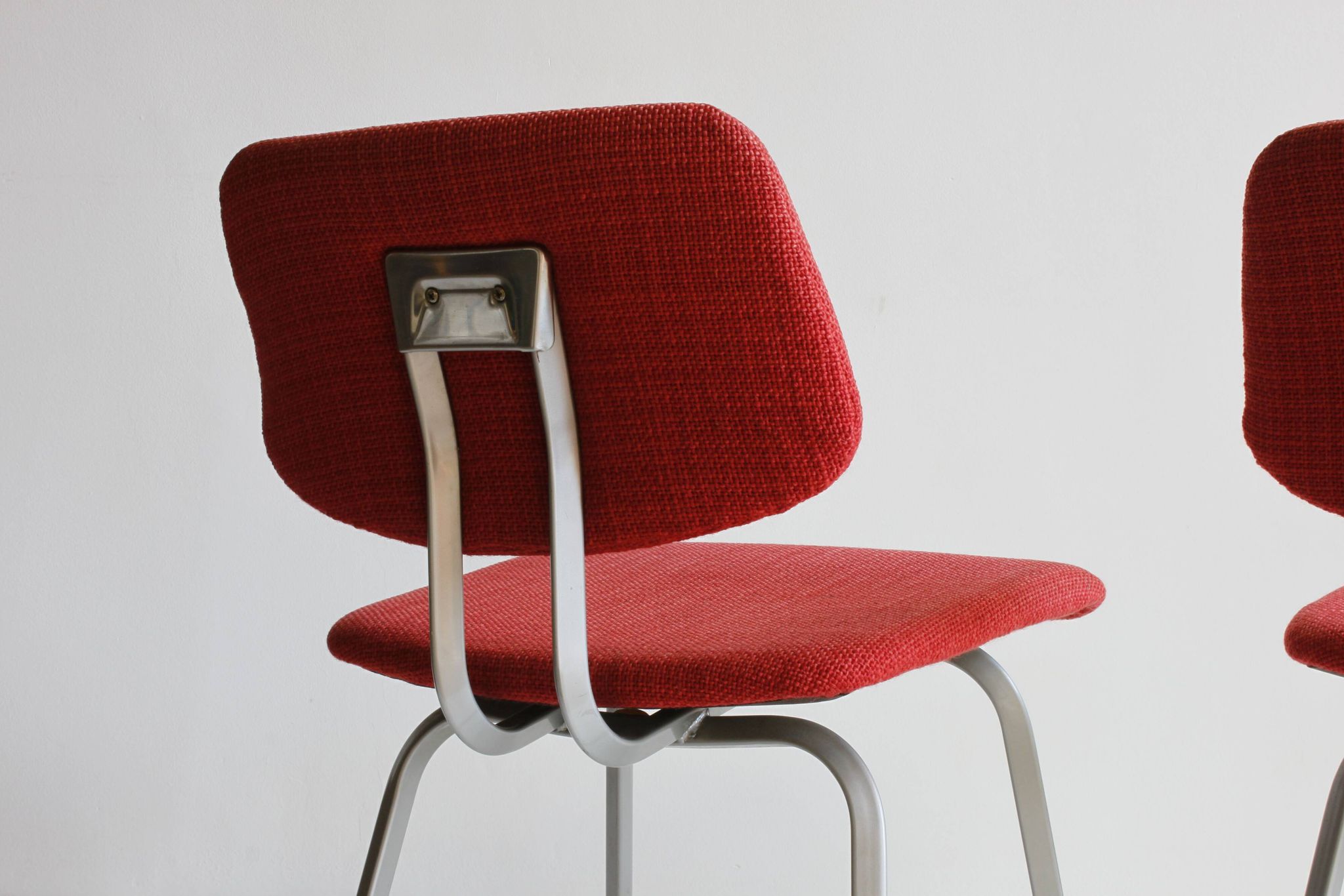 Red chairs by Friso Kramer for Ahrend De Cirkel, Set of 2