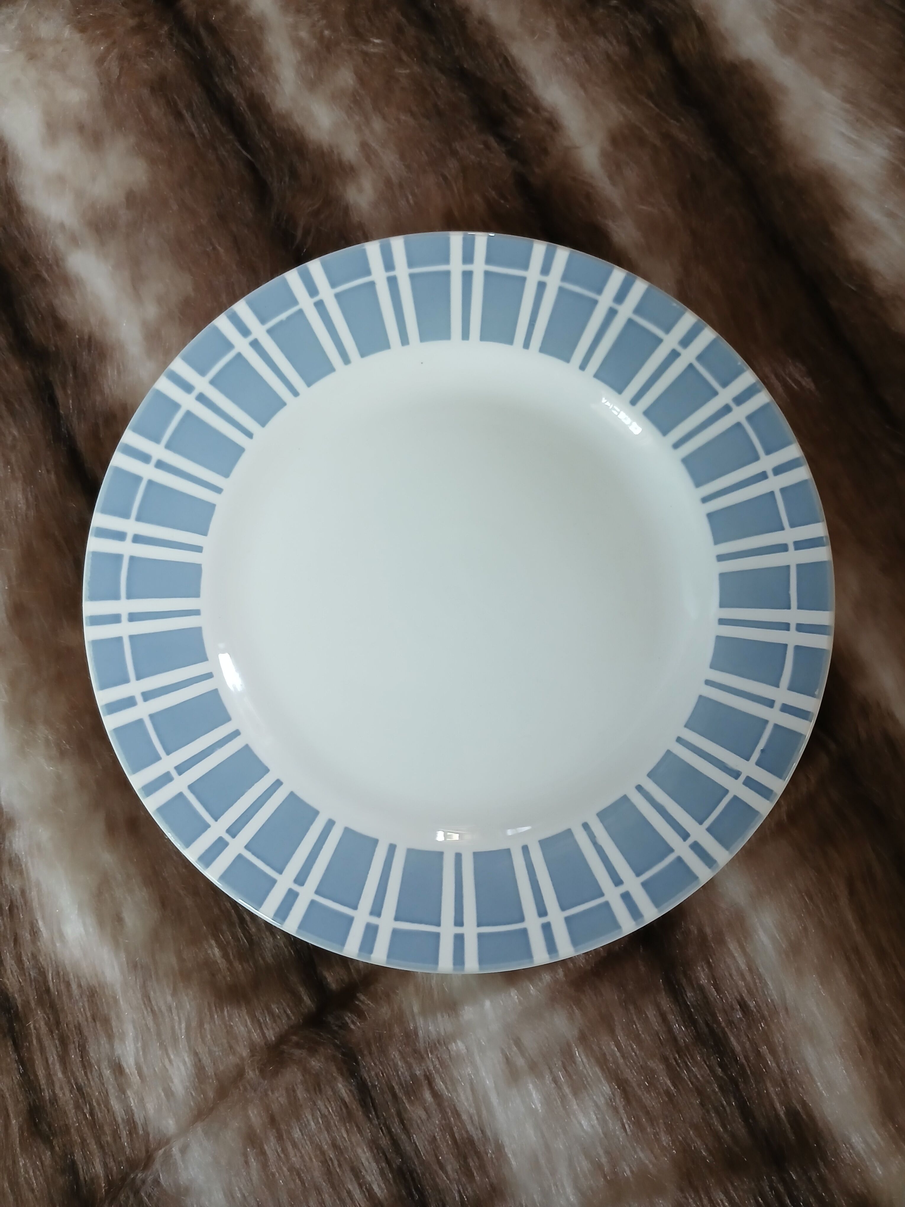 6 mismatched antique dinner plates