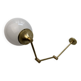 Ancienne lampe potence en laiton et opaline