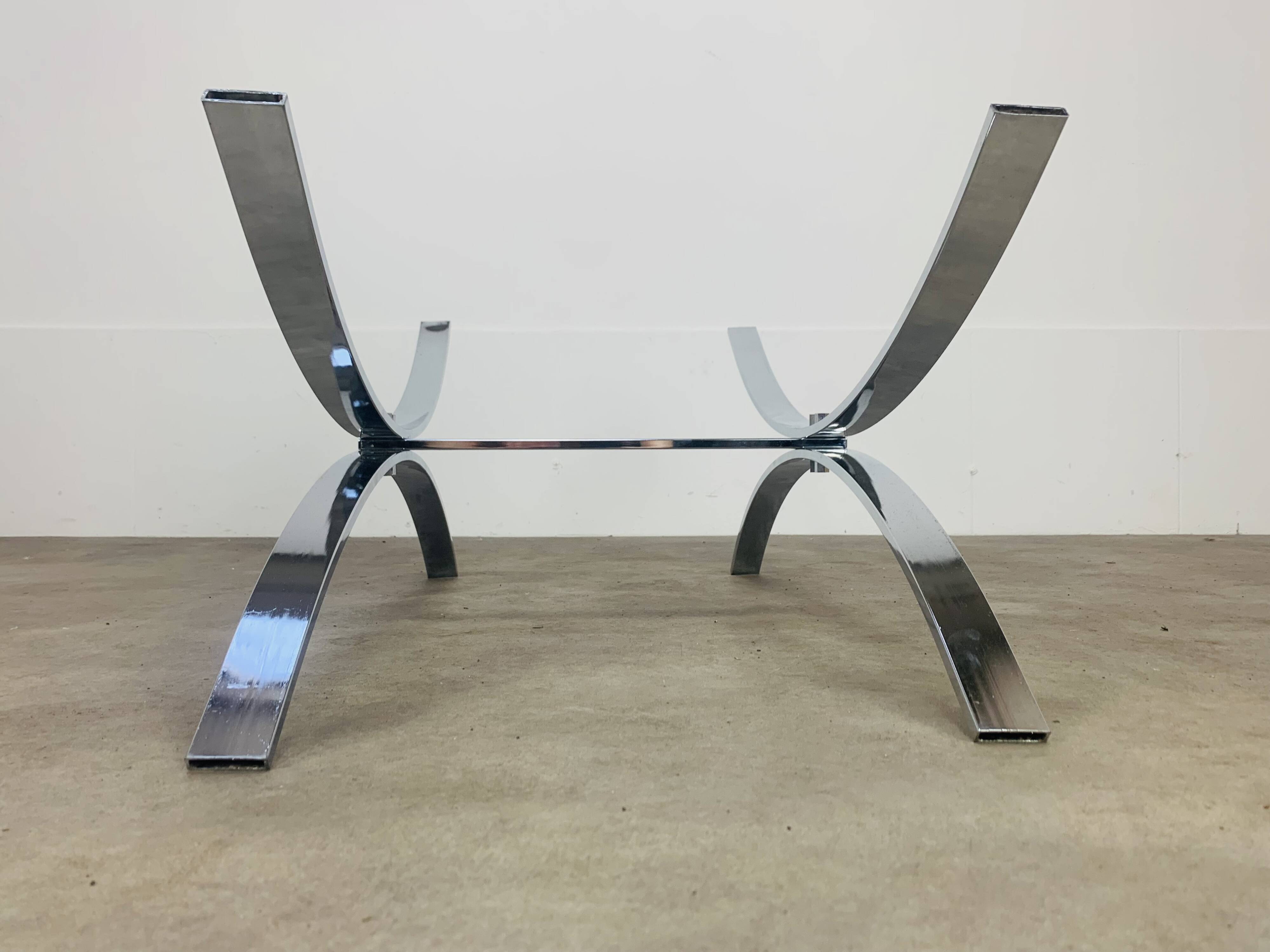 Table basse en verre fumé et chrome, années 70