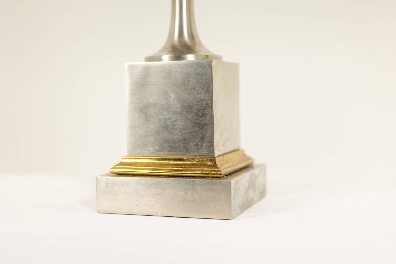 Pair of "grenade" lamps by Maison Charles in bronze, 1970s.