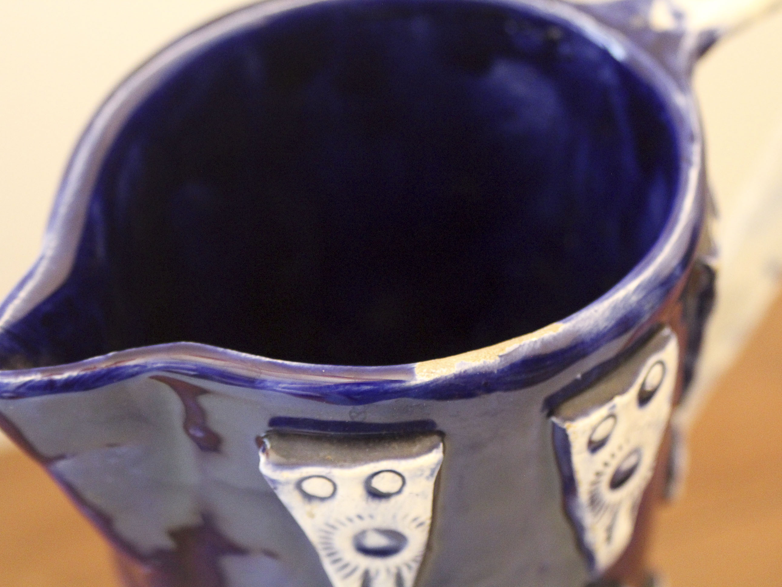 Pichet en céramique bleu et blanc de Keskar