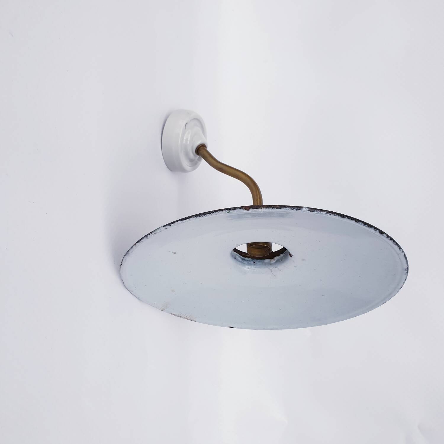 Swan neck and enamelled sheet metal wall light