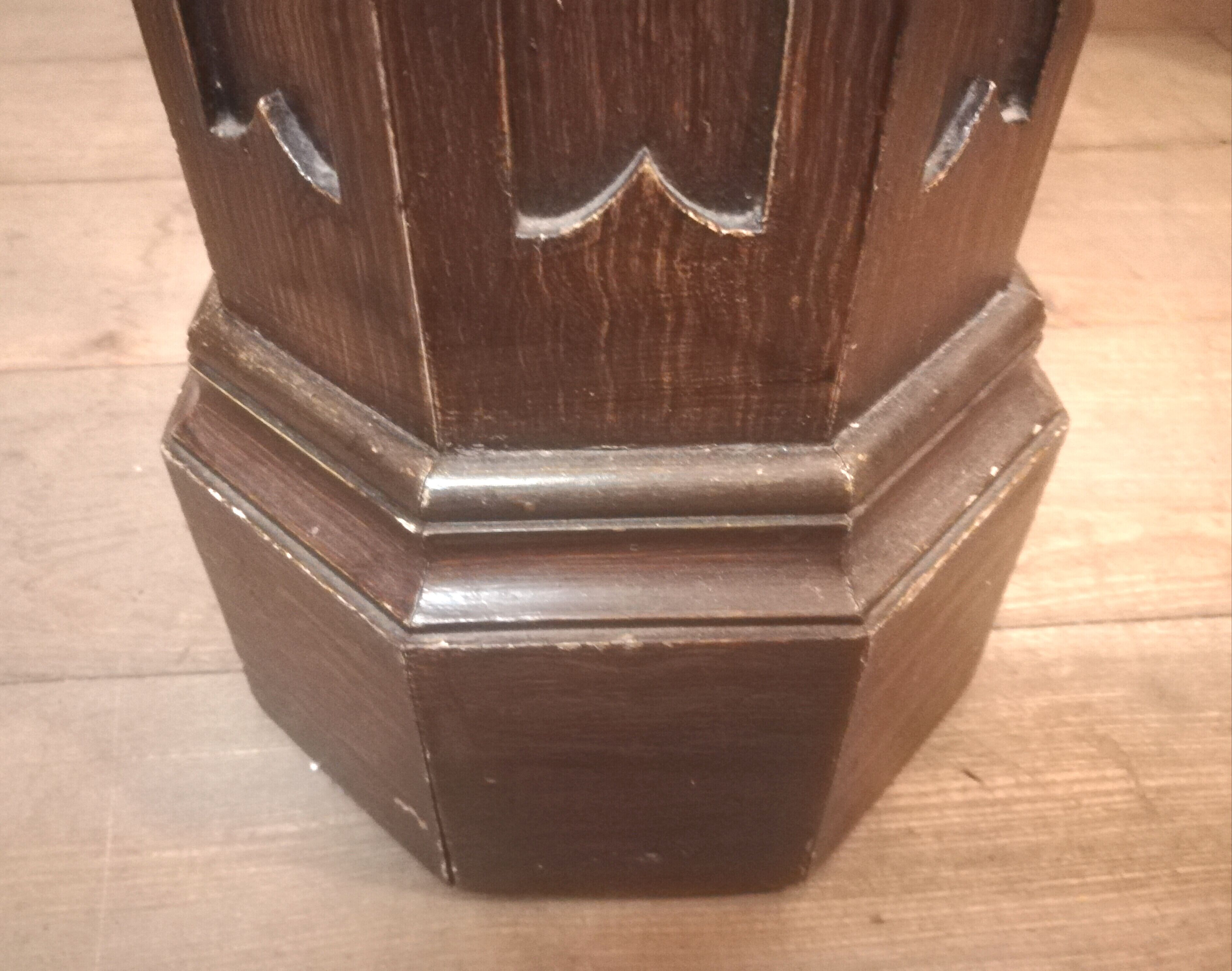 Gothic style wooden column