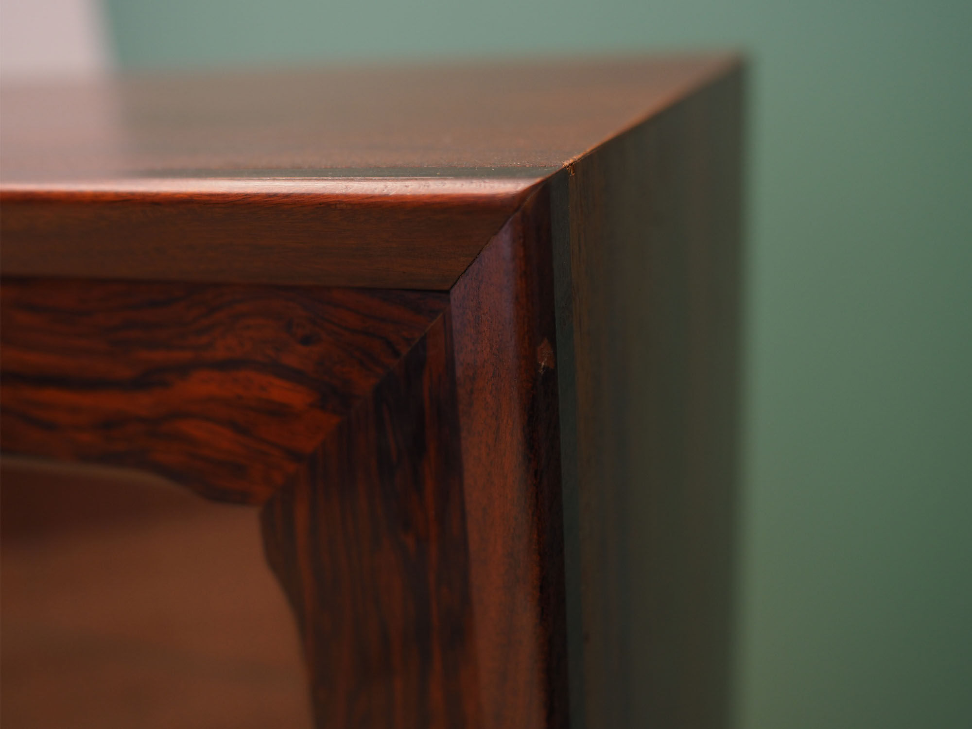 Rosewood showcase, danish design, 1970s, producer: Brouer Møbelfabrik