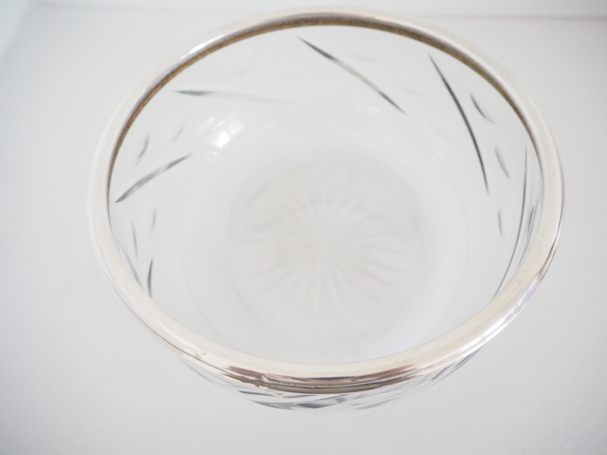Bowl in crystal cut and massive silver