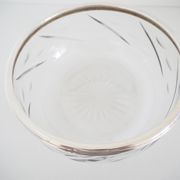 Bowl in crystal cut and massive silver