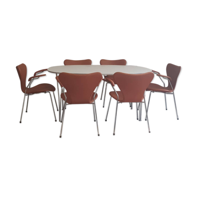 Table et chaises d'Arne Jacobse édité par Fritz Hansen