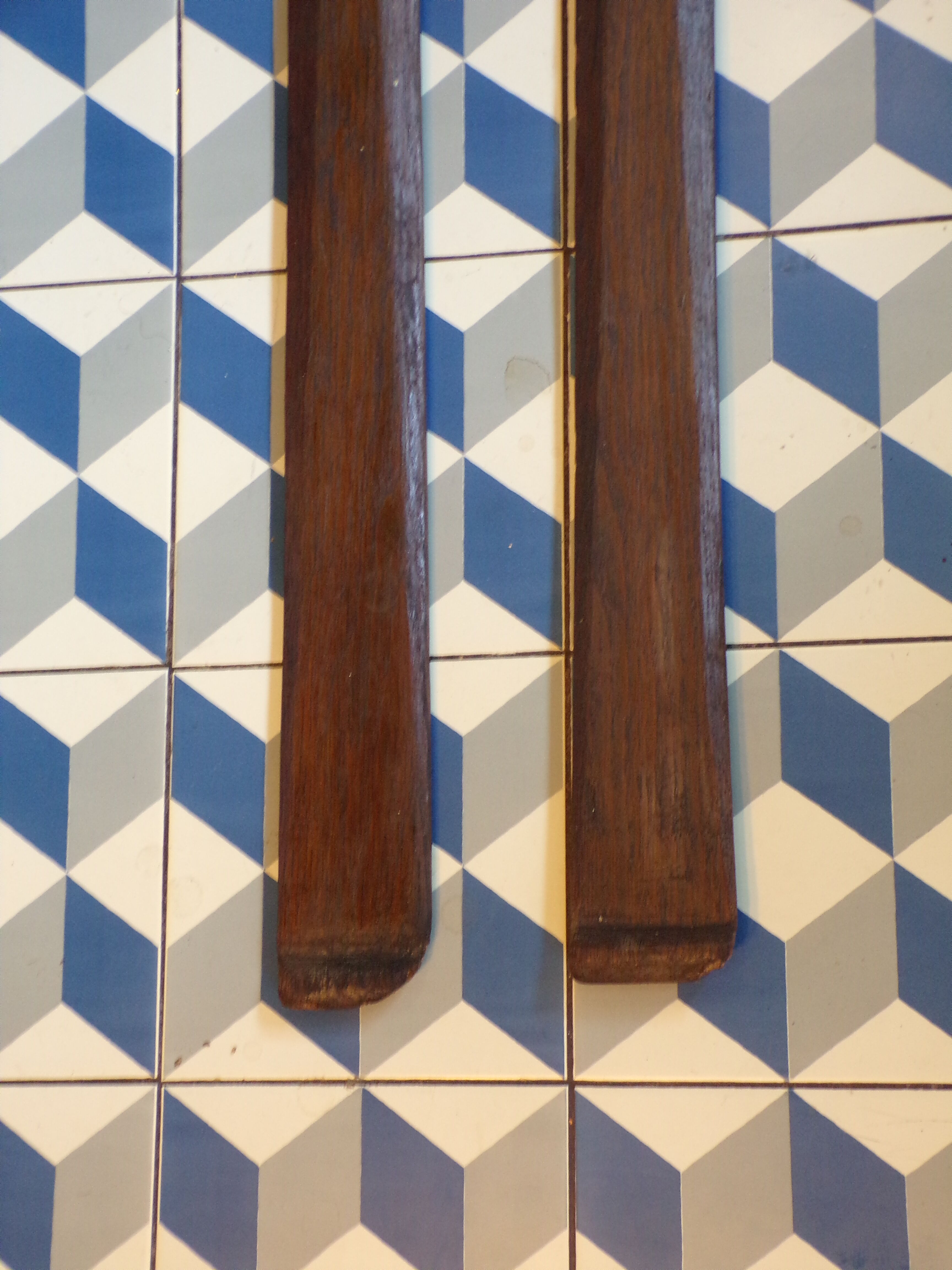 Paire de skis anciens en bois 208cm