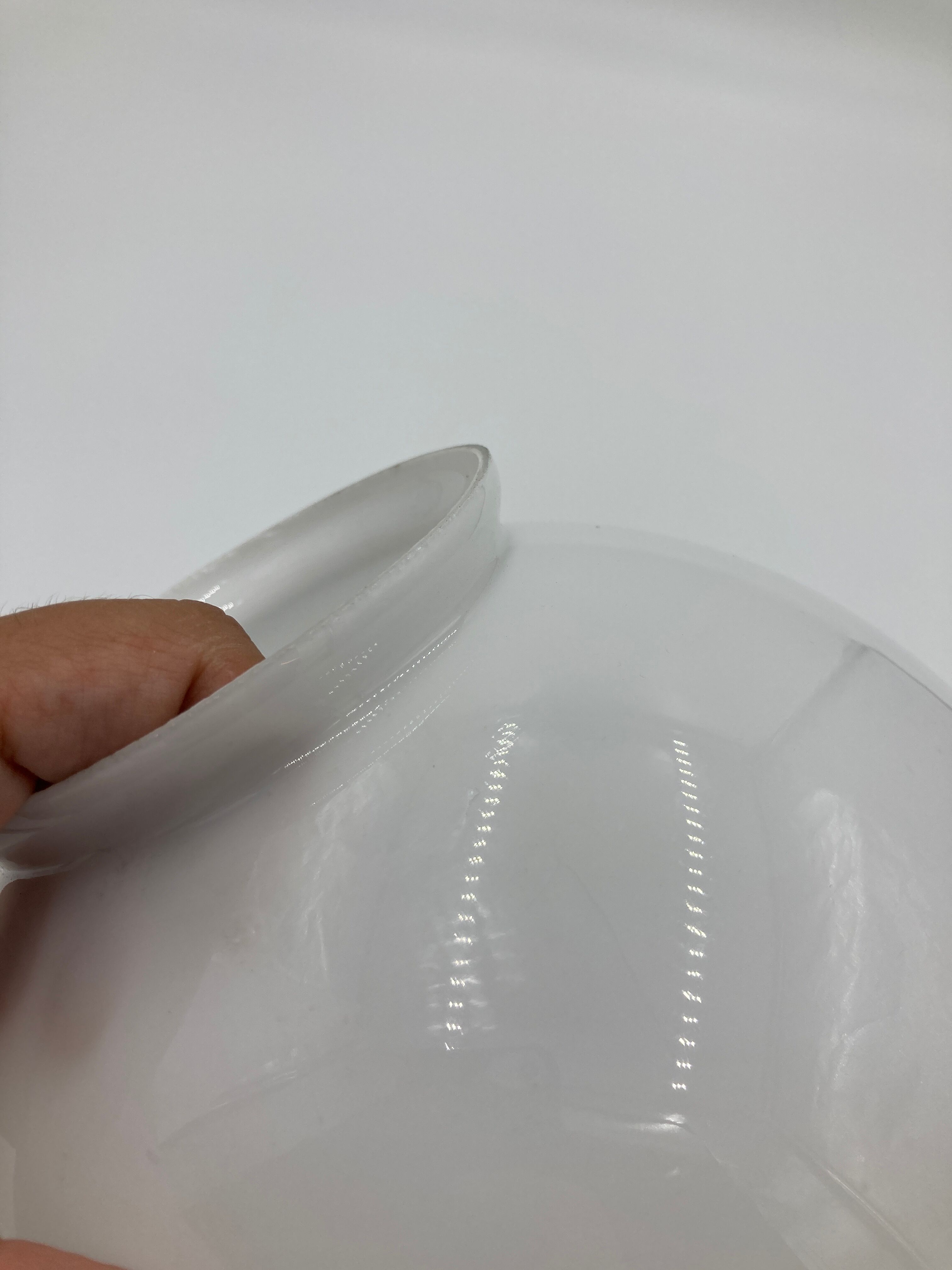 Globe 20cm in white glass