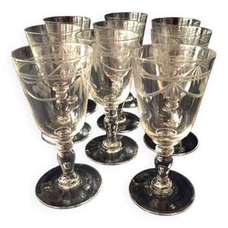 Suite de 8 verres a vin cuit ou a liqueur en cristal grave des annees 1930 1940