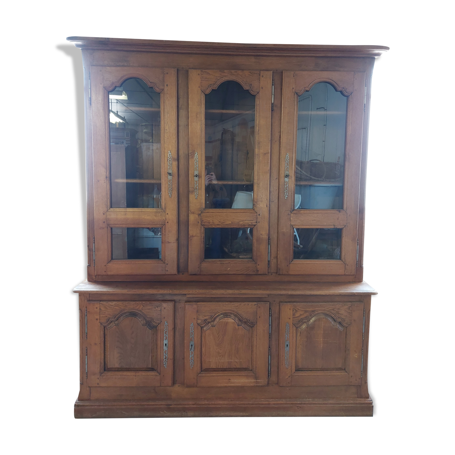 Showcase library with two sections in solid oak.