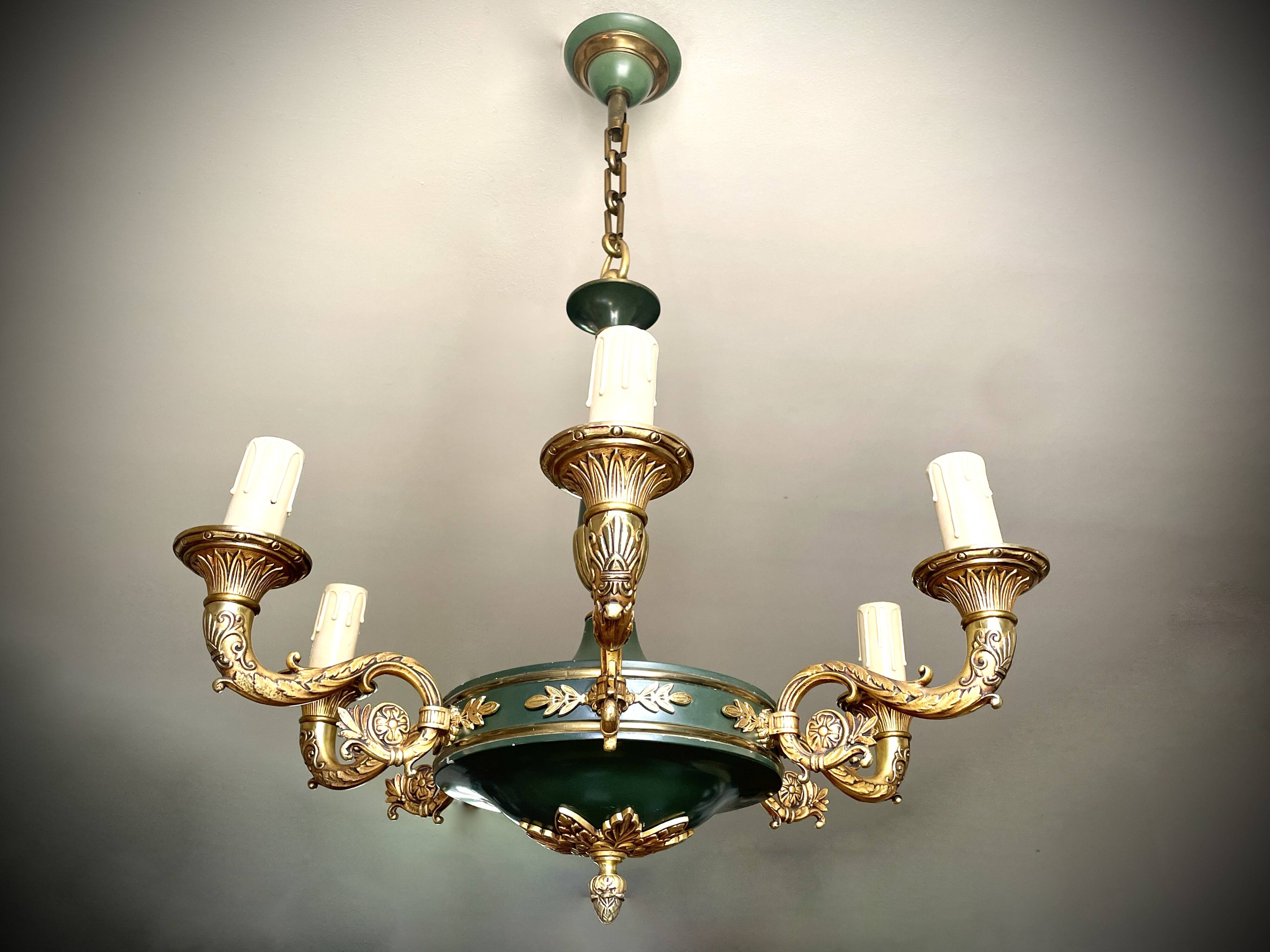 Green and gilded bronze empire chandelier with 6 lights
