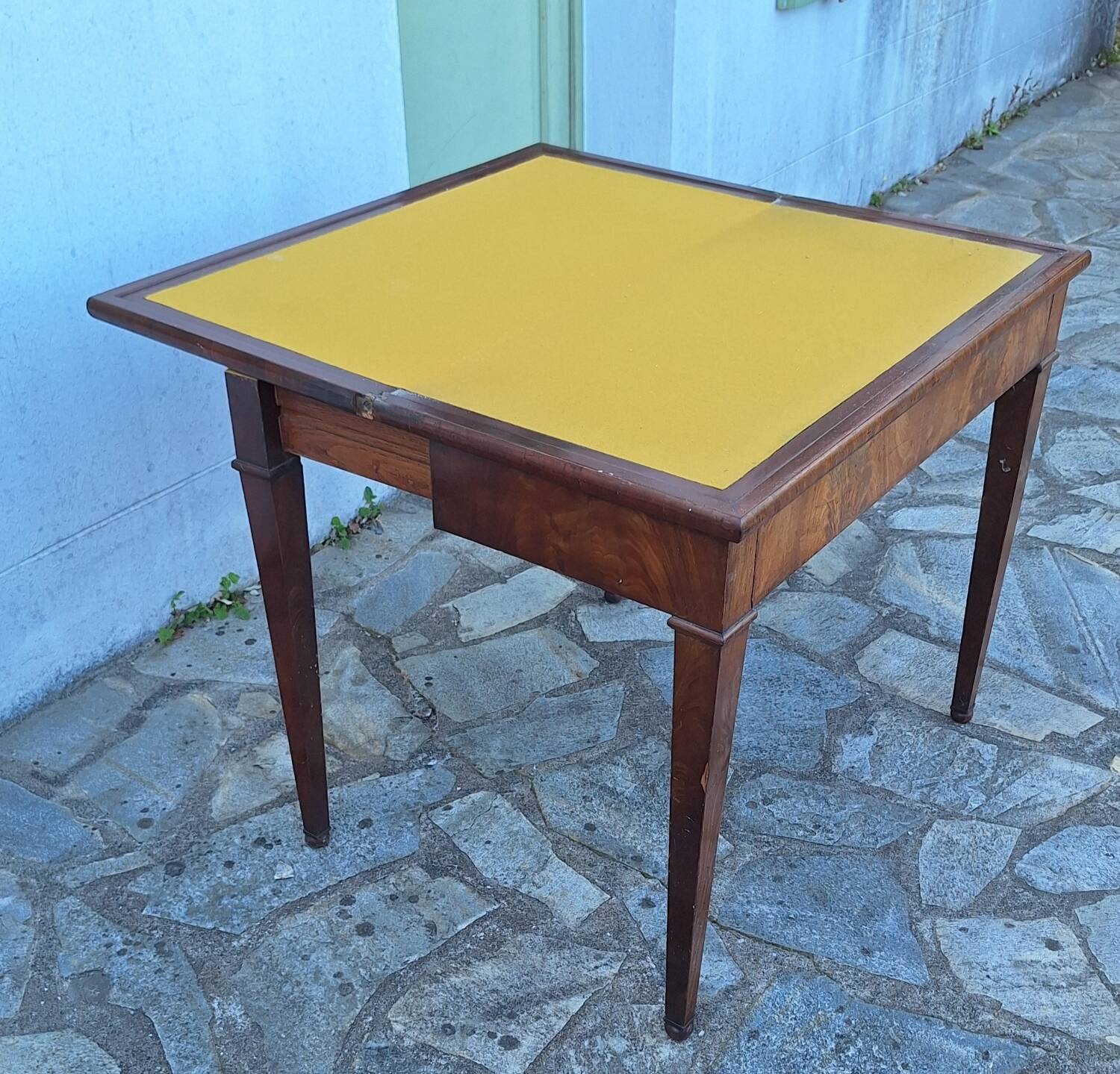 Empire wallet gaming console or table