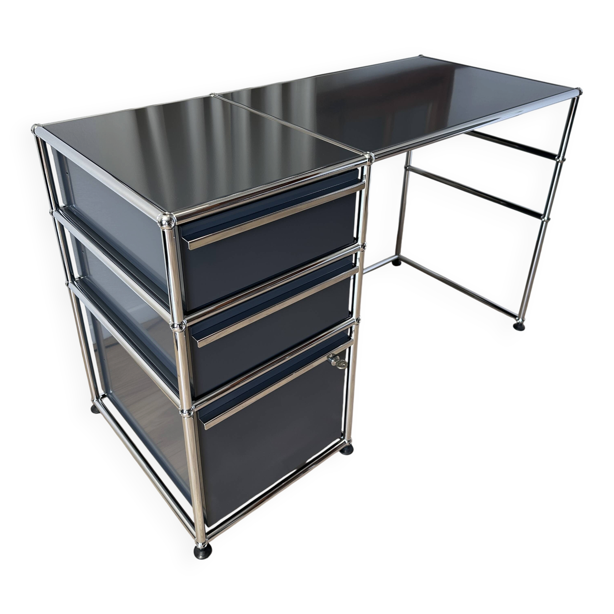 USM Haller desk in Anthracite Grey